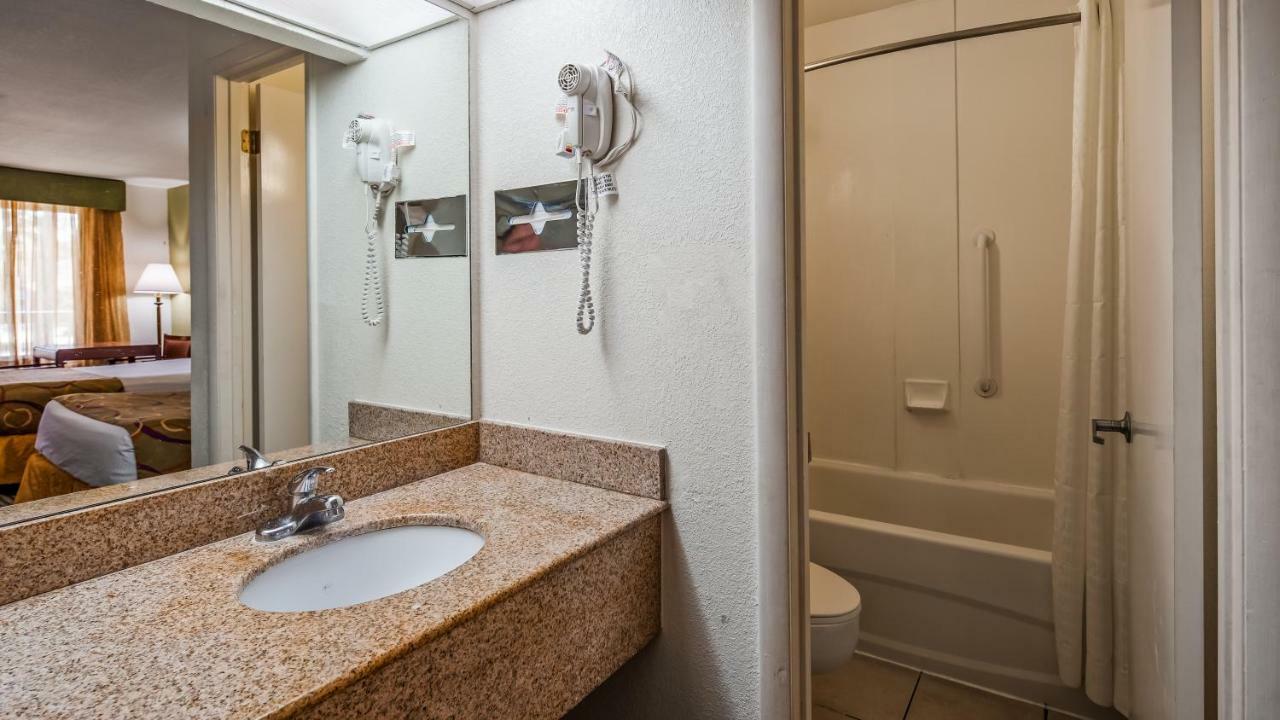 Ramada By Wyndham Savannah Gateway Georgetown Exterior foto